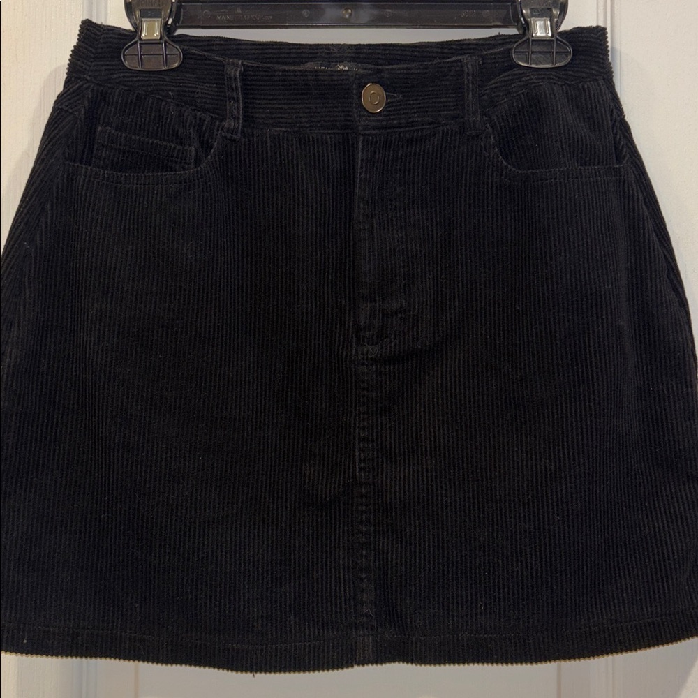 NEW LOOK BRAND UK BLACK CORDUROY SKIRT 2 POCKETS BUTTON CLOSURE SIZE 6 PETITE